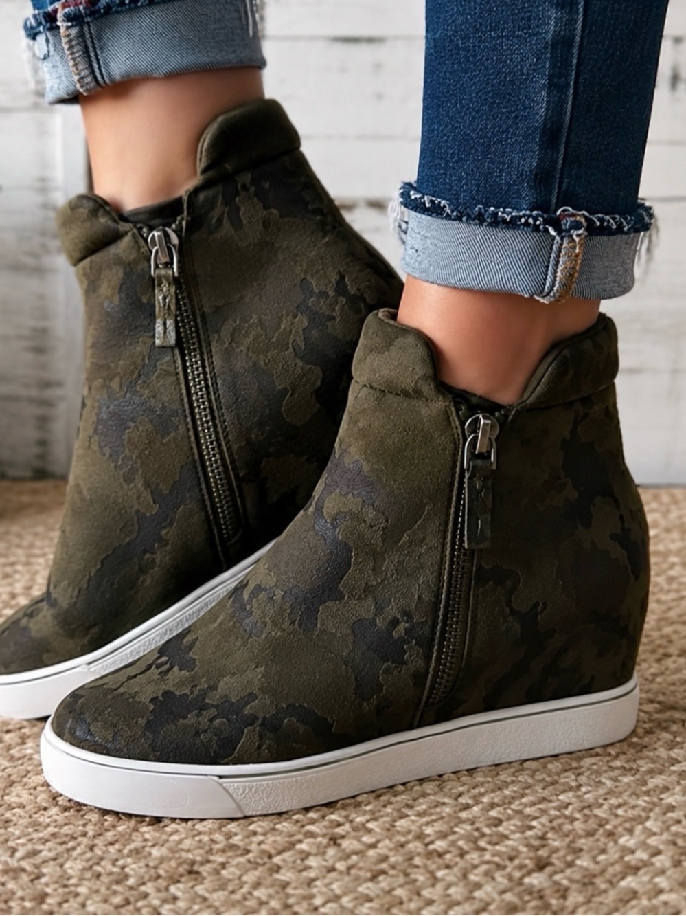 ❤️True Craft Camo Wedge Sneaker Booties Women’s Size 9 Hidden Wedge Zip Shoes